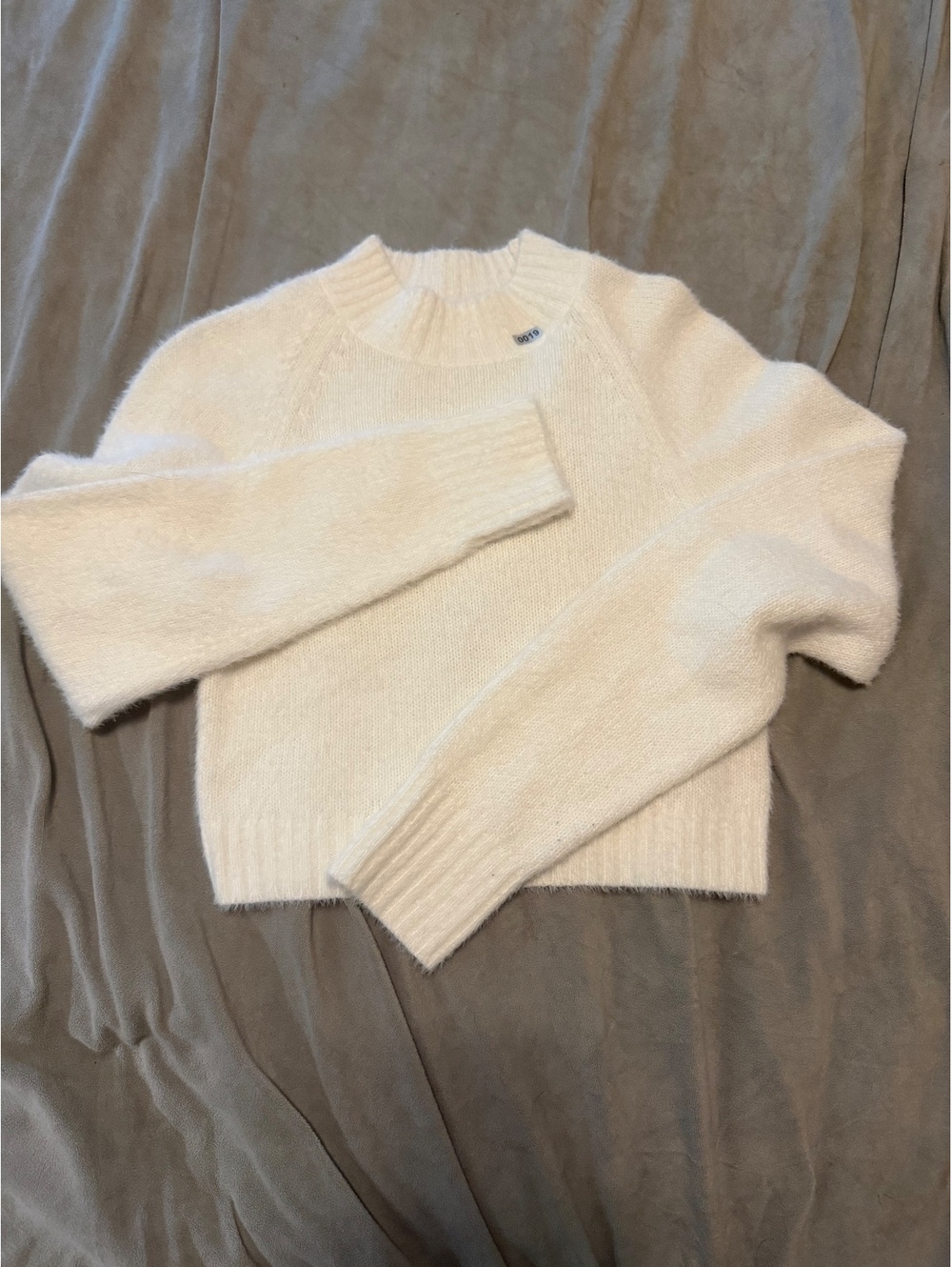 Urban Outfitters Soft Cream White Cropped Sweater Size Small